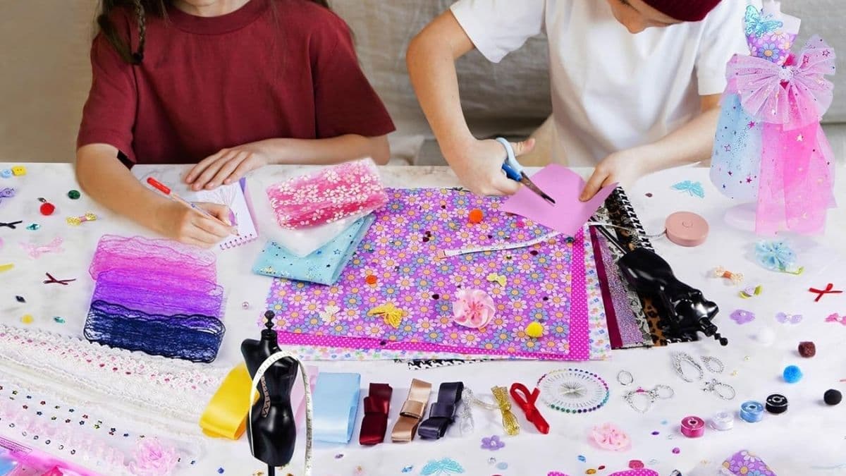 ONE TO FOUR 800+Pcs - Fashion Designer Kit for Girls with 6 Mannequins - Arts and Crafts Kit- Sewing Kit for Kid Ages 8-12 -Girl Gift Age 6 7 8 9 10 11...